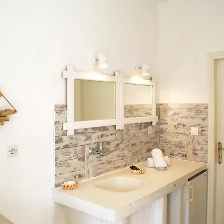 Asante Paros Naousa (Paros)